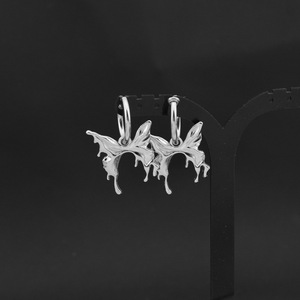 Pendientes de Mariposa de Diseño Sencillo y Exclusivo 2026, Pendientes Colgantes de Acero Inoxidable de Lujo Ligero para Mujer, Joyería de Moda al por Mayor - Product Image 3