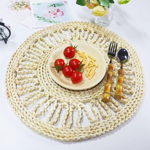 Natural Corn Husk Woven Placemat Heat Resistant Non-Slip Large <strong>Round</strong> Braided <strong>Tablemat</strong> for Dining Table Luxury Placemats - Product Image 3