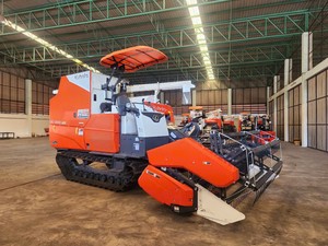 Cosechadora de Arroz de 120HP Kubota DC-108X con Orugas de Goma, Máquina Diésel para Cosechar Granos, Ideal para Campos de Arroz Grandes y Uso en Zonas Húmedas - Product Image 6
