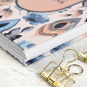 Agenda con Citazioni Motivazionali, Fiori e Piume in Stile Acquerello, Perfetta per la Pianificazione Quotidiana e la Mindfulness - Product Image 2