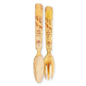 Ensemble cuillère et fourchette en bois avec manche sculpté motif raisin, finition mate, style vintage, pour le camping et l'hôtellerie - Product Image 1