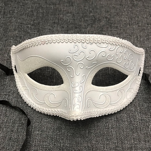 Masque de danse classique en plastique à motif peint pour fête d'Halloween, style demi-visage, tendance - Product Image 3