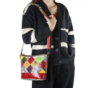 Bolsos cruzados de cuero genuino AndoBag, bolso de hombro de gran capacidad con costuras de color, bolso tipo satchel para mujer 3094 - Product Image 6