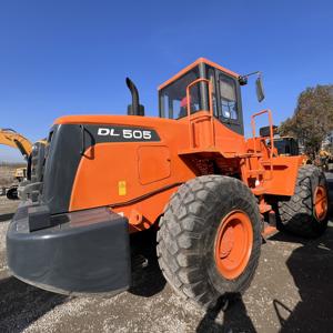 รถตักล้อยางมือสอง Doosan DL505 ขนาด 5 ตัน สมรรถนะดีที่สุด พร้อมเครื่องยนต์ เกียร์ และปั๊ม มีสินค้าในสต็อก - Product Image 2