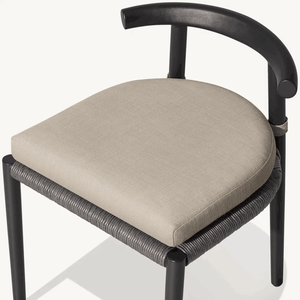 Sillas de Comedor Laterales de Aluminio con Asiento de Mimbre Tejido a Mano, Resistentes a la Intemperie, con Respaldo Curvo Contemporáneo - Product Image 1