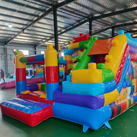 Structure gonflable avec toboggan