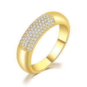 Anello Nuziale di Alta Qualità con Design a Cupola, Comfort Fit, Micro Pavé di Zirconi da 5mm per Donne - Product Image 1