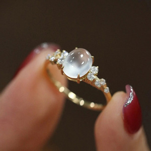 Anello Geometrico Stile Pietra Lunare, Design Vintage per Donne - Product Image 2
