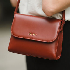 Сумка через плечо из натуральной кожи с логотипом из золотой фольги - Product Image 1