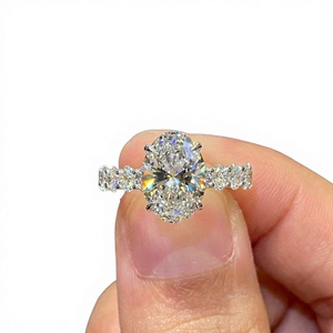 Anillo de compromiso de moissanita con corte ovalado para mujer en oro blanco macizo de 10K con engaste de puntas, estilo clásico, joyería - Product Image 1