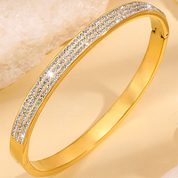 Bracelet jonc tendance en acier inoxydable à trois couches avec diamants, plaqué or 18 carats et zircon pour femme - Vente en gros