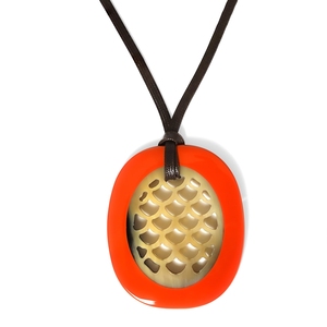 Colgante de Cuerno de Búfalo Minh Giang, Joyería de Cuerno Natural Hecha a Mano en Vietnam, Diseño Artesanal Ecológico - Product Image 1