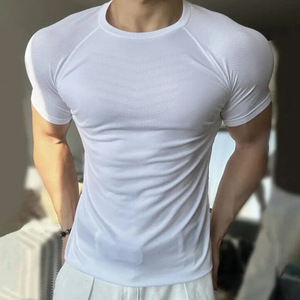 T-shirt de sport sans couture pour homme en tissu Dobby, séchage rapide, respirant, motif léopard, coupe ajustée, pour la gym - Product Image 2