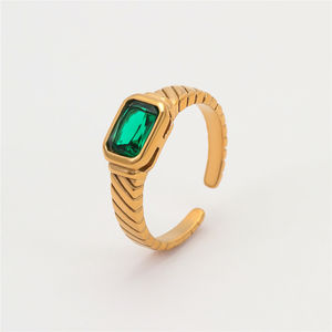 NIMAI Bague en zircon rouge émeraude clair Bijoux en acier inoxydable pour femmes Bague en plaqué or 18 carats Bague en acier inoxydable - Product Image 6