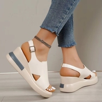 Sandales compensées confortables pour femmes avec découpe décorative, bride à la cheville et semelle antidérapante