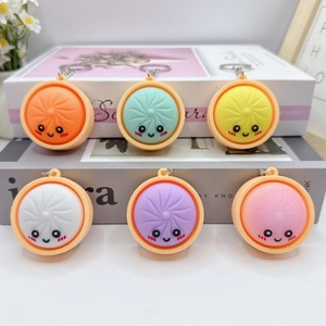 Mini Llavero de Goma Acrílica Colorido con Forma de Dumpling, Juguete Sensorial Blandito para Apretar, Colgante para Bolsa, Accesorios para Colgar, Alivio del Estrés - Product Image 6
