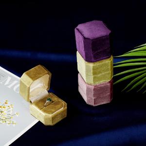 Nuevo Joyero Minimalista de Terciopelo 2024, Joyero con Tapa Abatible, Diseño Octagonal, Venta al por Mayor por Fabricantes - Product Image 4