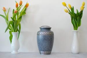 Urna de cremación de granito de estilo europeo y americano con diseño plateado para almacenamiento de cenizas conmemorativas - Product Image 5