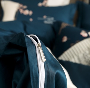 Juego de Funda Nórdica de Lujo Blanco Tamaño King, con Bordado, Juego de Ropa de Cama Azul de Cuatro Piezas, 100% Algodón, ODM/OEM - Product Image 5