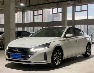 Nissan Teana 2.0L berline automatique 2022 d'occasion, conduite à gauche, pneus R17, 6 airbags, écran tactile 12,3 pouces, intérieur cuir, entrée sans clé - Product Image 4