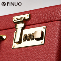 Boîte de rangement pour bijoux en cuir rouge PINUO avec serrure à code, organiseur de bijoux portable, plateaux amovibles pour collection de bijoux
