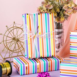 Rollo de Papel de Regalo con Rayas Arcoíris y Lámina Dorada, 46.8 Pies Cuadrados, de una Sola Cara, Reciclable, para Cumpleaños, Baby Shower, Bodas - Product Image 5