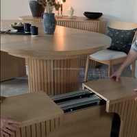 Der Transformer-Tisch ist ein runder Tisch mit der gewünschten Flexibilität zum Platzieren von Geräten. Der Sockelfuß mit seinen weich geschwungenen Wänden