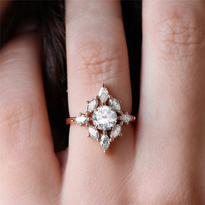 Anello tonalità rosa da donna, elegante accessorio per proposta di matrimonio, festa, matrimonio, regalo alla moda - Product Image 2