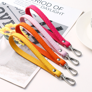 Correa <span class=keywords><strong>de</strong></span> mano corta <span class=keywords><strong>de</strong></span> cuero PU al por mayor para llavero, bolso <span class=keywords><strong>de</strong></span> mujer, correa suave para cartera - Product Image 3