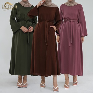 Loriya all'ingrosso tinta unita in raso tinta unita abiti da donna modesti con cintura e tasche turchia Dubai Abaya abiti musulmani da donna - Product Image 2