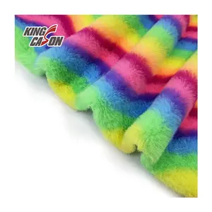 Kingcason Groothandel Nieuwe Stijl Kunstbont Fuzzy Pluizige Warme Regenboog Garen Geverfd Kleurrijke Konijn Faux Bont Stof Voor Nachtkleding