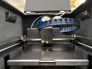 Imprimante 3D FDM industrielle semi-automatique à refroidissement par eau haute vitesse entièrement fermée PLA/ABS/PETG, garantie 1 an, connectivité USB, Nouveauté - Product Image 5
