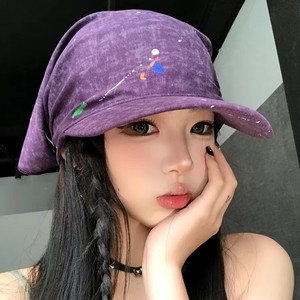 <span class=keywords><strong>Gorra</strong></span> de béisbol de PVC morado de 6 paneles <span class=keywords><strong>con</strong></span> diseño de grafiti urbano para mujer, de primavera, <span class=keywords><strong>con</strong></span> visera ancha que realza el rostro, estilo pato, <span class=keywords><strong>con</strong></span> cinta. - Product Image 3