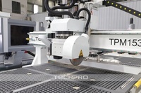 Machine de gravure sur bois à 3 axes avec lame de scie, routeur CNC à broche ATC 1325 pour portes et armoires en bois