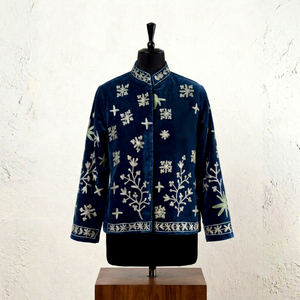 Chaqueta de Terciopelo Suzani Azul Marino Hecha a Mano para Mujer, Bordado Floral de Luna Creciente, Estilo Boho Étnico, Proveedor Mayorista de Ropa Exterior para Boutiques - Product Image 1