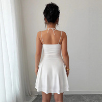 Robe d'été sexy pour femme, style français, couleur unie, bretelles spaghetti, col en V, sans manches, jupe courte, taille cintrée, vente en gros