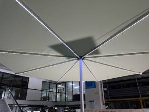 <span class=keywords><strong>Parasol</strong></span> d'extérieur écologique imperméable à énergie solaire avec mât central en aluminium, base en marbre, <span class=keywords><strong>protection</strong></span> UV, garantie 1 an - Product Image 2