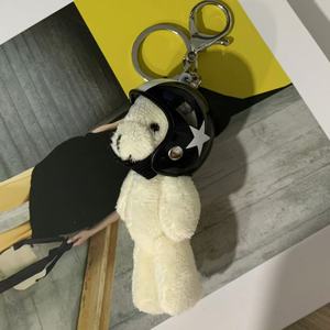 Porte-clés créatif en ABS en forme de mini-casque d'ours, accessoire de sac, porte-clés ours en peluche pour moto, design de dessin animé doux - Product Image 5
