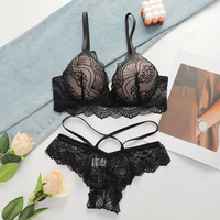 Set Bra dan Thong Gaya Prancis Seksi dengan Kawat Penyangga, Push-Up, Lingerie Renda Transparan untuk Gaun Berkerah Rendah/Plunging Neckline dan Celana Dalam Low-Rise