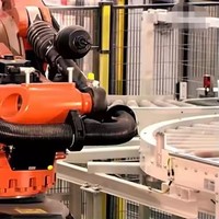 Robot de palettisation à charge lourde KUKA pour le tri en entrepôt et l'emballage en vrac (charge utile de 210 à 360 kg) Robot d'emballage Manipulateur robotique