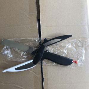 Tijeras de Cocina Inteligentes 2 en 1, Prácticas y Novedosas para Cortar Alimentos, Frutas y Verduras, con Tabla de Cortar Integrada, 2024 - Product Image 4