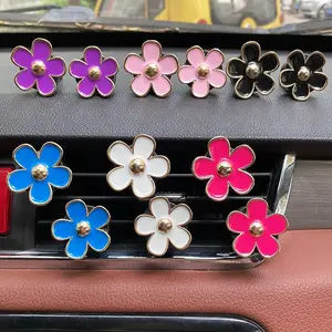 6pcs Auto Luft auslass Aroma therapie Clip Parfüm Clip schöne Gänseblümchen Blumen Metall legierung Auto Luft auslass Dekoration