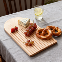 Planche à découper en bois d'érable naturel en forme d'arche pour le fromage, la charcuterie, les desserts, le pain