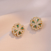 Ensemble de bijoux en acier inoxydable plaqué or PVD de haute qualité, résistant à l'eau et au ternissement, avec un motif trèfle à quatre feuilles (bracelet, boucles d'oreilles, collier)