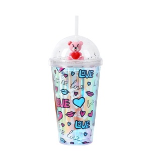 Taza de doble pared de PP personalizada con pajita OEM 450mL taza de plástico hecha de alta calidad taza de agua de oso lindo - Product Image 1