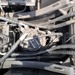 Excavatrice sur chenilles d'occasion VOLVO EC360 en bon état de marche, machine fiable pour travaux lourds et terrassement, prête à l'emploi dans l'exploitation minière - Product Image 4