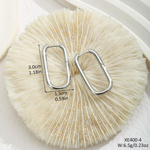 Boucles d'oreilles géométriques ovales en forme de U en alliage de zinc, bijoux minimalistes unisexes à la mode - Product Image 4