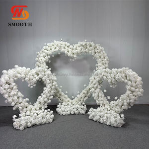 ซุ้มดอกไม้รูปหัวใจสีแดงประดิษฐ์สำหรับตกแต่งงานแต่งงาน ดีไซน์ใหม่สวยหรู - Product Image 5