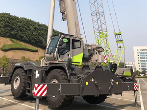 Grúa todoterreno nueva RT35 de 35 toneladas, directa de fábrica, con pluma principal de 32 m para trabajos de elevación de equipos en sitios petroleros y minas a cielo abierto. - Product Image 2
