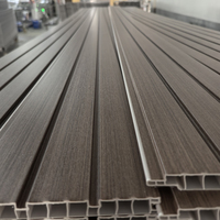 Venta de fábrica china Azulejos de techo de PVC para interiores Tablero de panel de pared de diseño moderno Techos perforados Rejilla de techo de fácil instalación